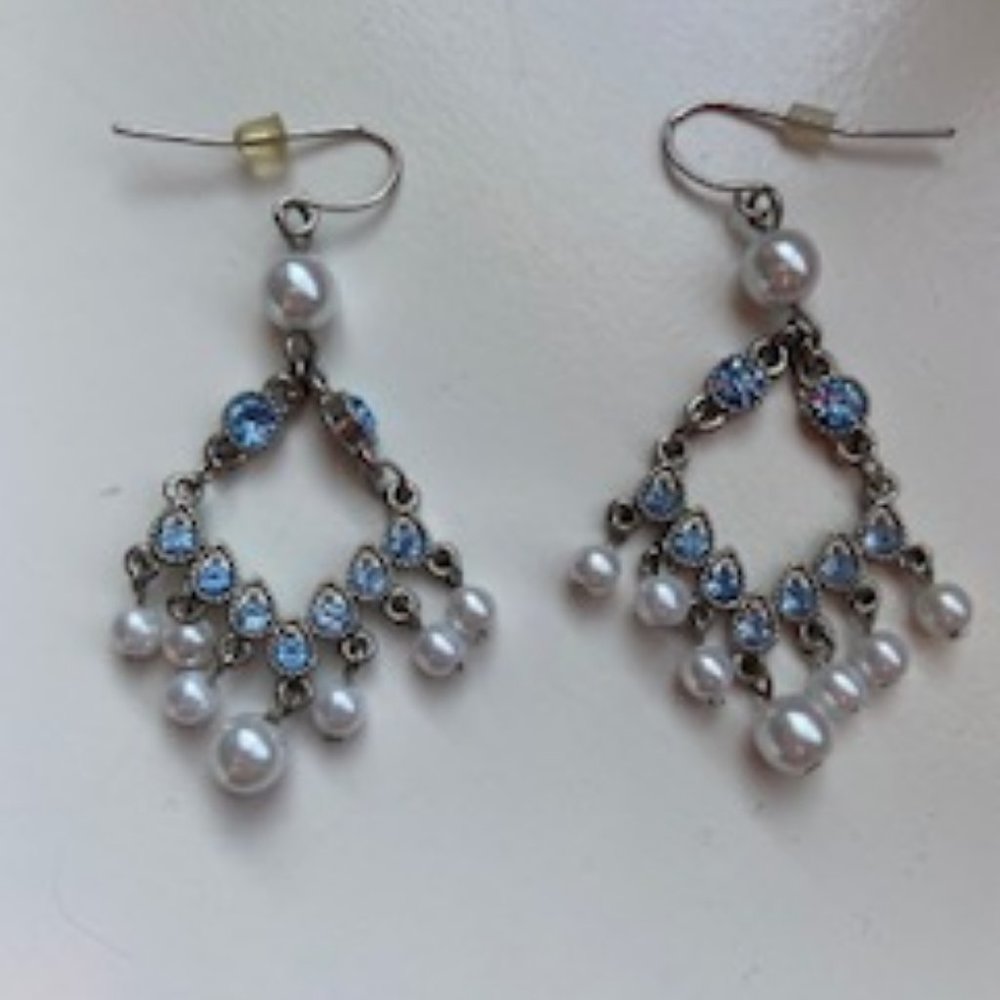 Blue rhinestone and pearl earrings